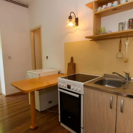 Trojanovi - Three Bedroom With Sea View And Balcony Lägenhet *